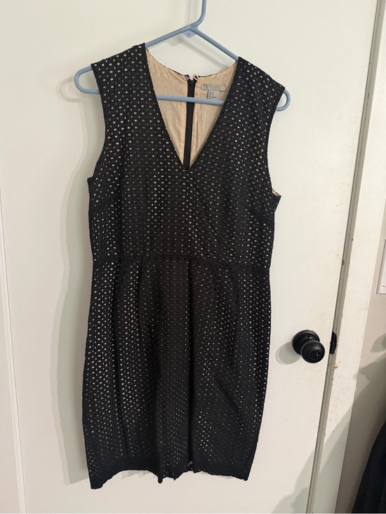 H&M Dresses & Skirts - H&M Black Eyelet Sleeveless V-Neck Mini Dress | Women’s Size 12